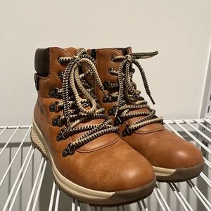 Maurice’s size 7.5 booties